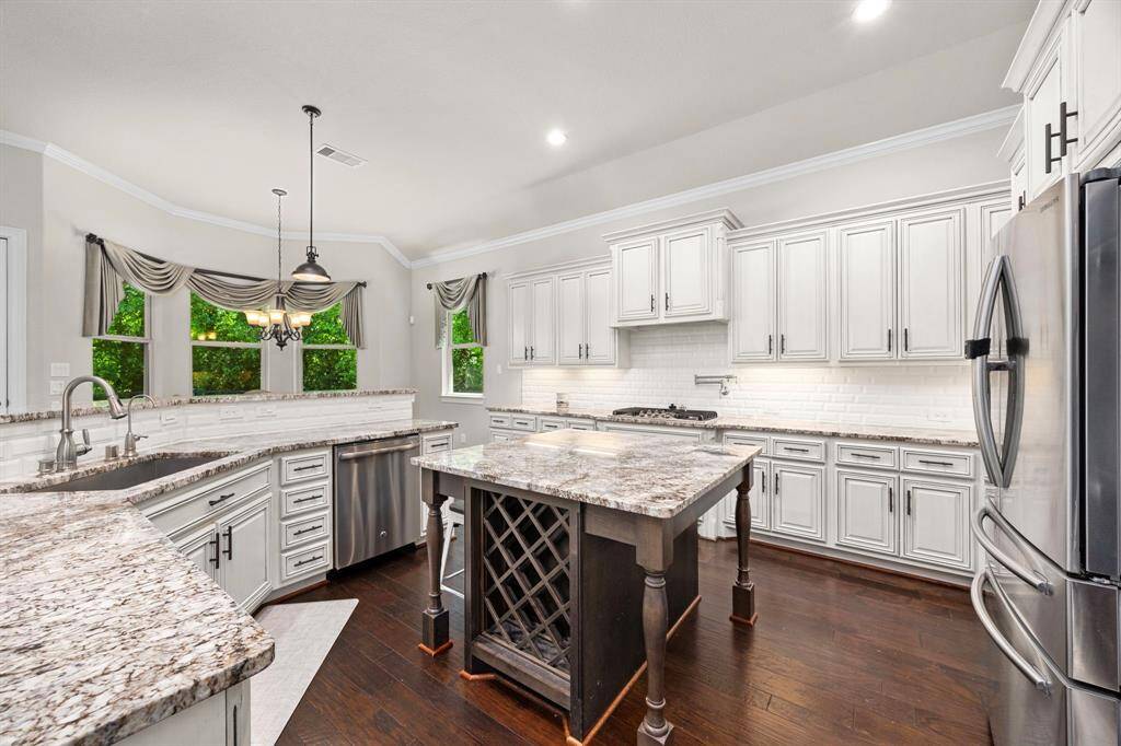 The chef's kitchen offers a nice sized center island with barstool space on the both sides. This kitchen boasts abundant cabinetry, gorgeous granite countertops with coordinating backsplash and stainless steel appliances.