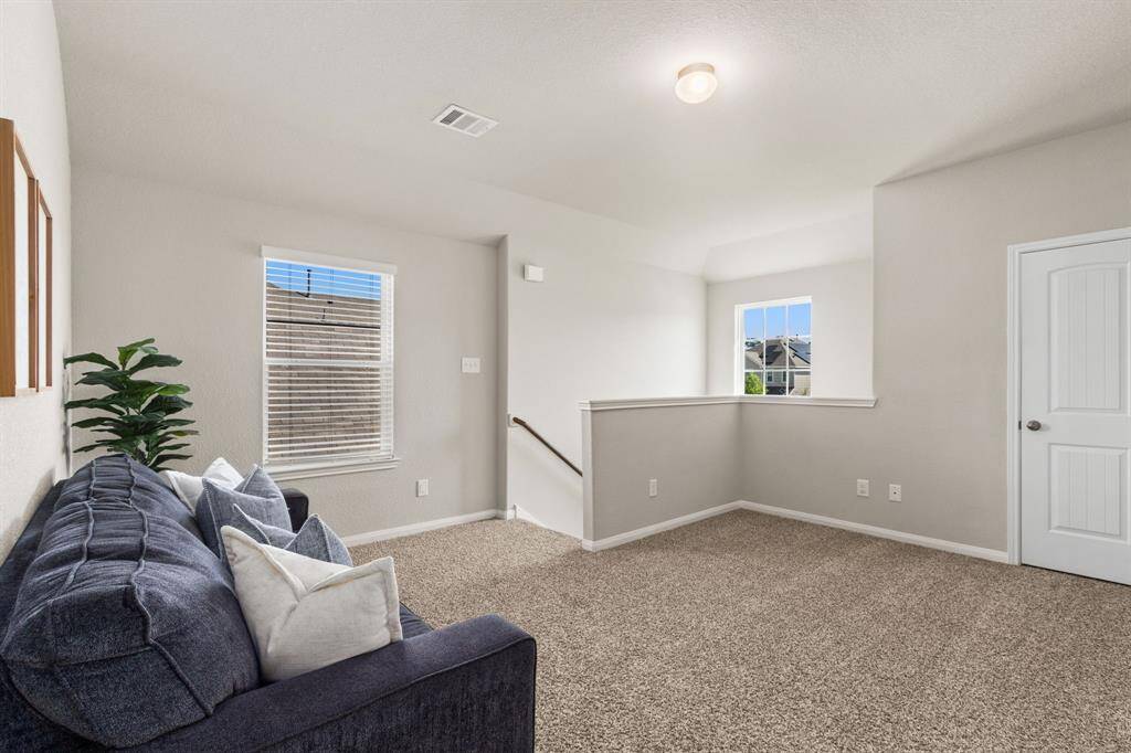 Clean and clutter free Gameroom upstairs! ( Don't forget to check out the large closet adjacent)