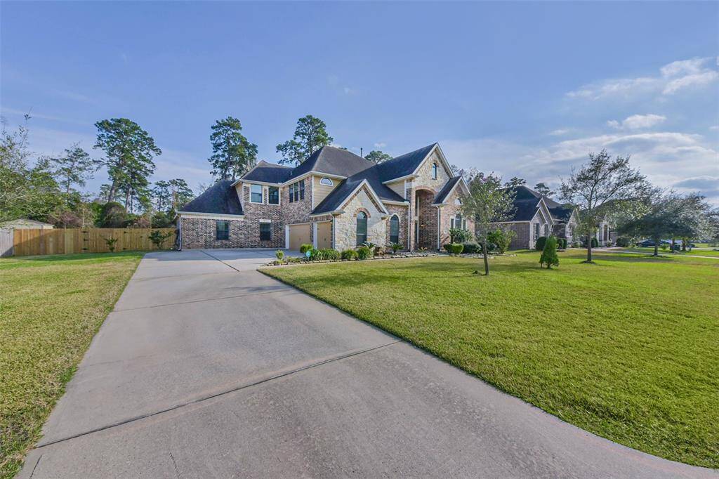 Welcome to 22618 Pineleigh, where space and luxury come together! This massive home offers an incredible amount of square footage, and with a sprawling lot, you’ll have all the room you need for outdoor activities, future expansion, or simply enjoying the privacy that comes with it. Located in a prestigious neighborhood known for its expansive lots, this is a rare opportunity to own a home that provides both size and serenity.