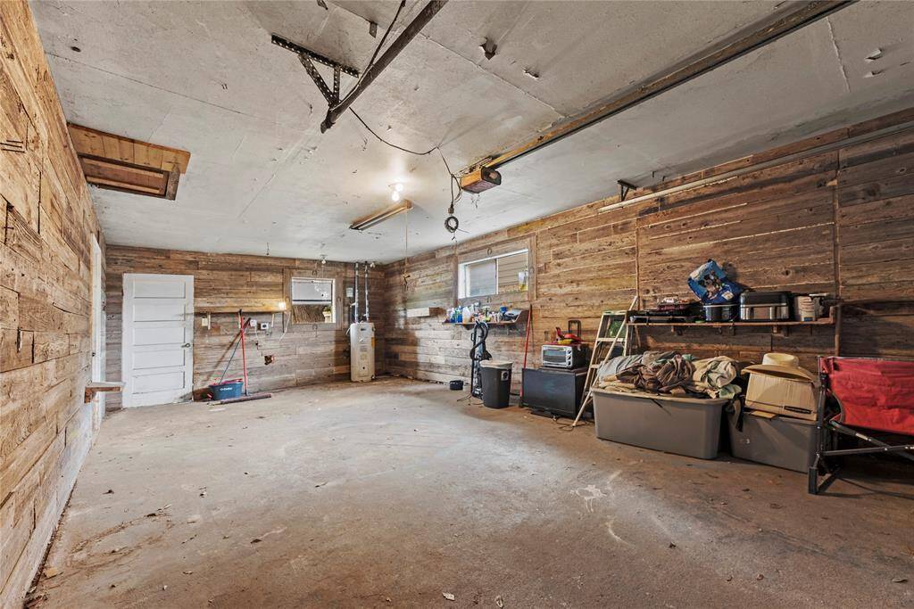 The large garage provides ample room for all your storage needs, keeping everything organized and easily accessible!
