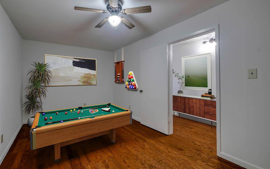 Additional bedroom/gameroom!