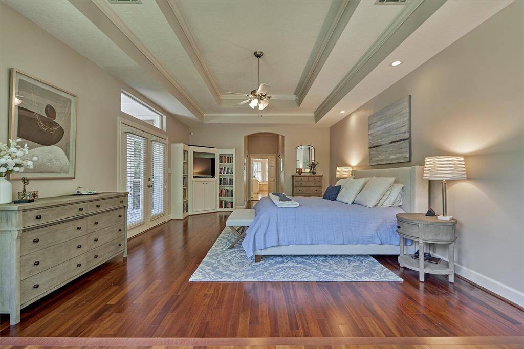 Space and relaxation abound in the secluded owner's retreat!