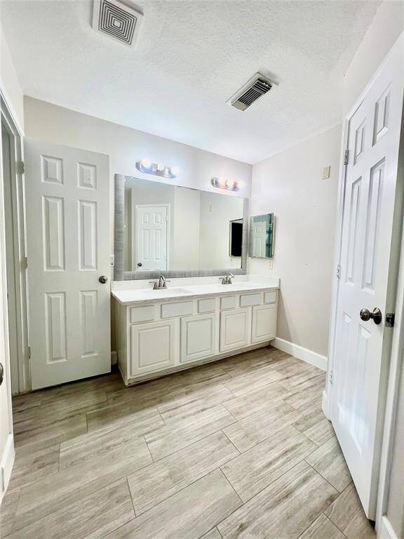 Spacious master bath with his/her sink