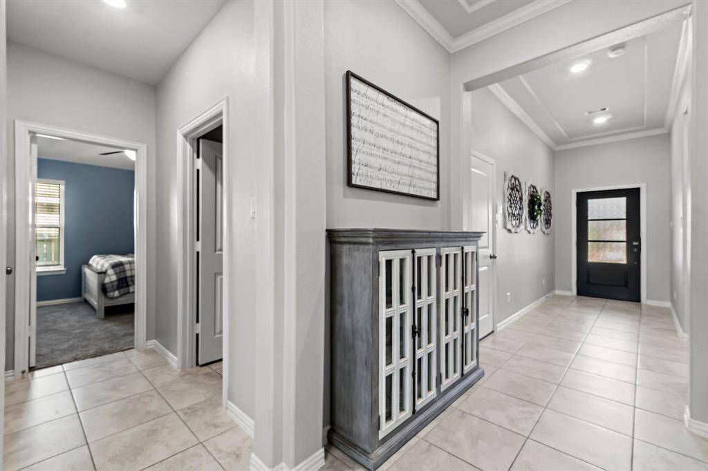 entry way with high ceilings and crown molding