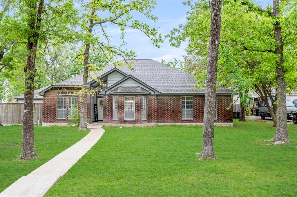 LOCATION! LOCATION! LOCATION! Just minutes from The Woodlands, I-45, TX-99, and the Toll Road!