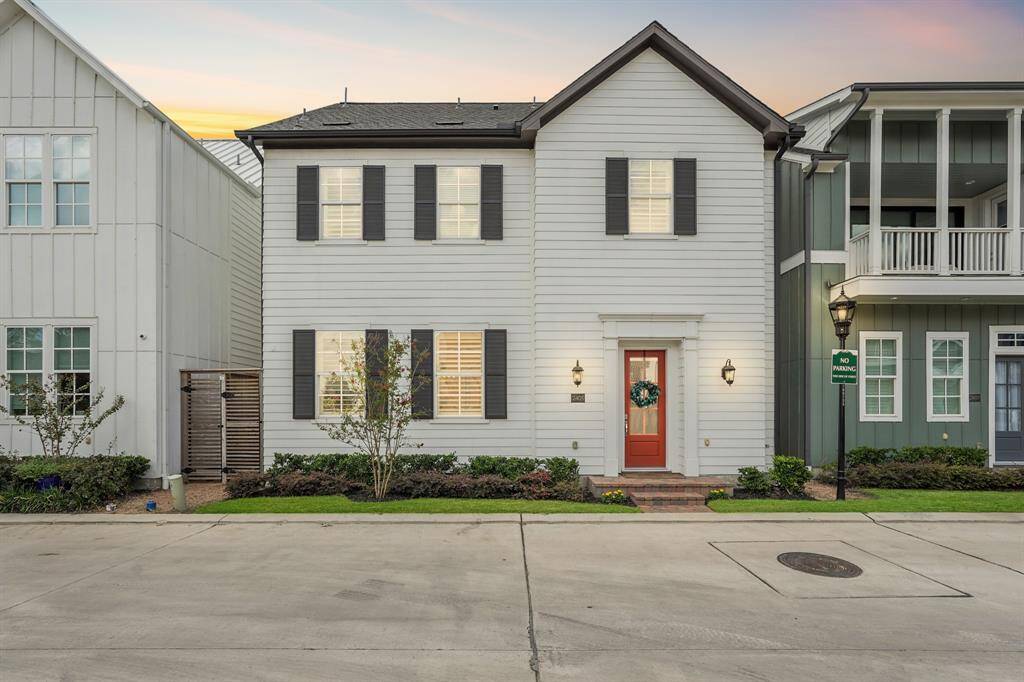 2405 W Kolbe Lane features a spacious and wide first floor living space, 3 bedrooms, 2.1 bathrooms, premium fixtures and sleek finishes.