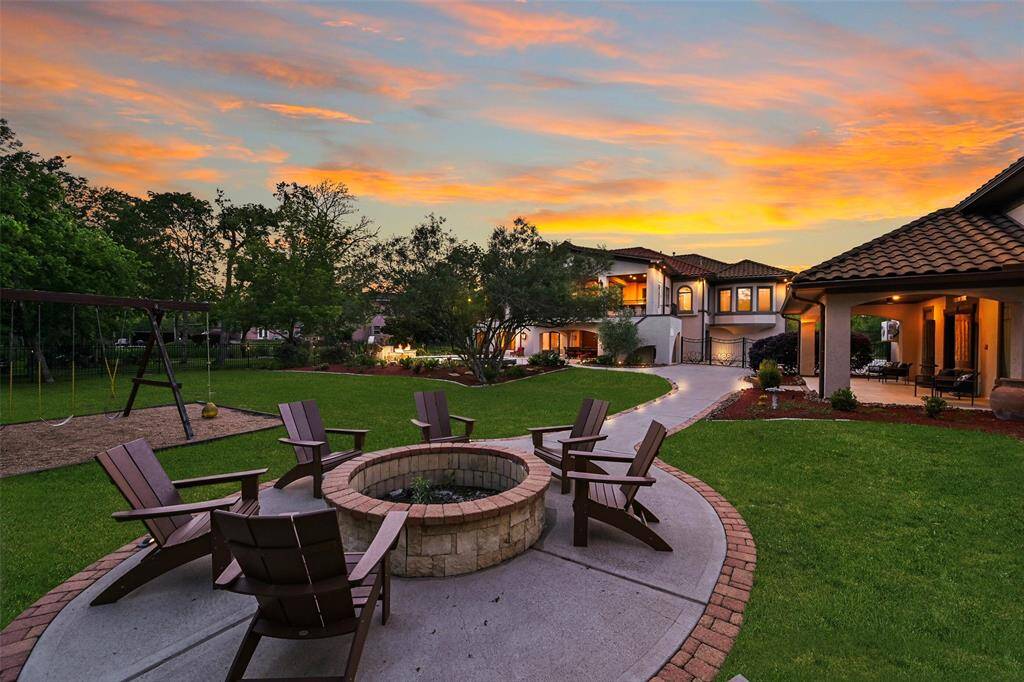 An outdoor fire pit with hardscape surround to enjoy beautiful Texas nights.