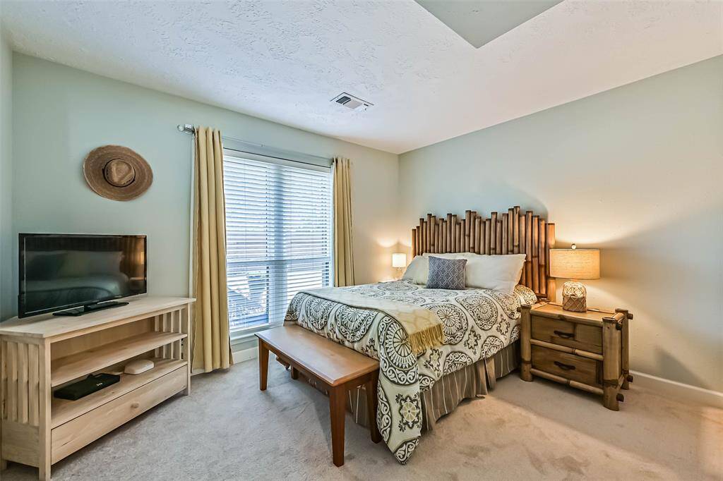Nice size guest bedroom