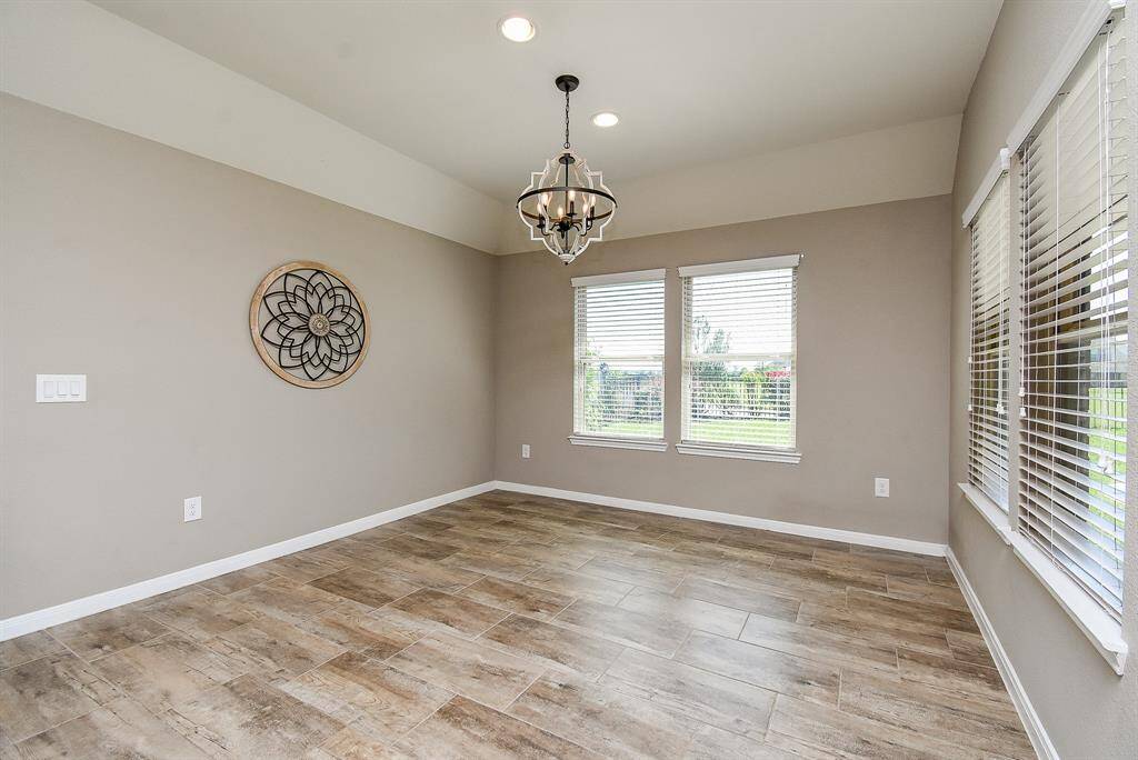 Nice size dining area with easy access off of the kitchen.