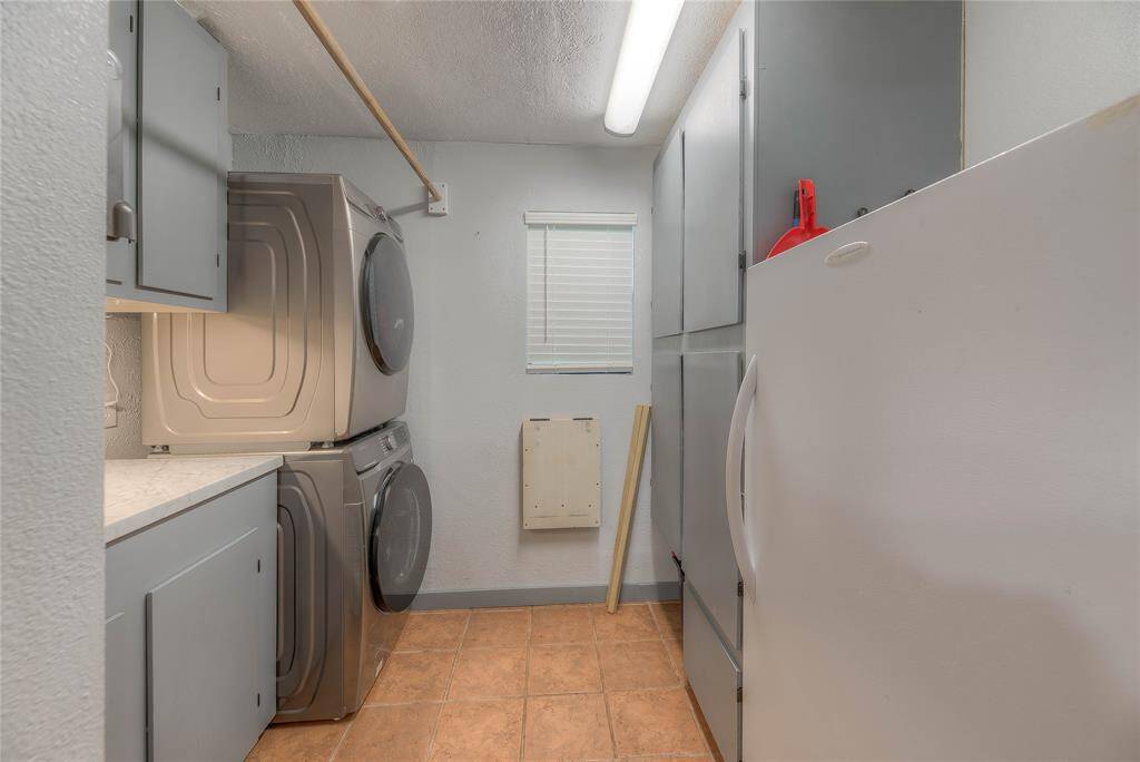 Beautiful, large laundry area with nice, newer washer/dryer to convey. Plenty of Storage too!