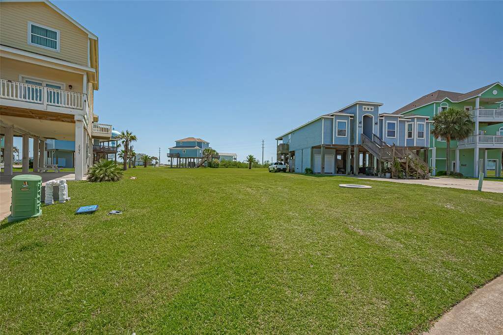 Shot from another side, the lot unveils itself as a picture-perfect parcel of land ready to host a stunning build.