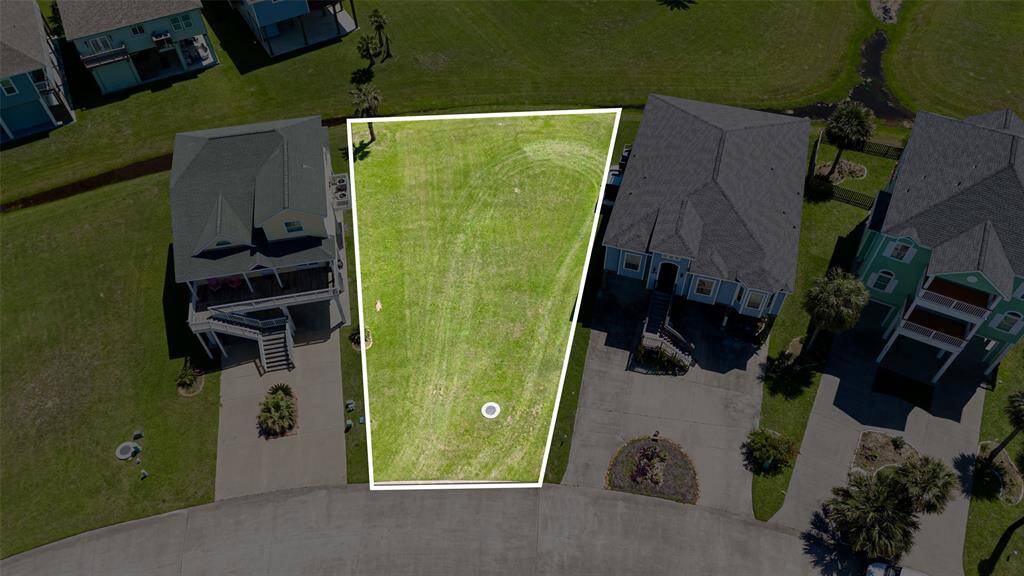 Outlined from above, this aerial shot defines the boundaries and reveals the impressive scale of the lot within its coastal setting.