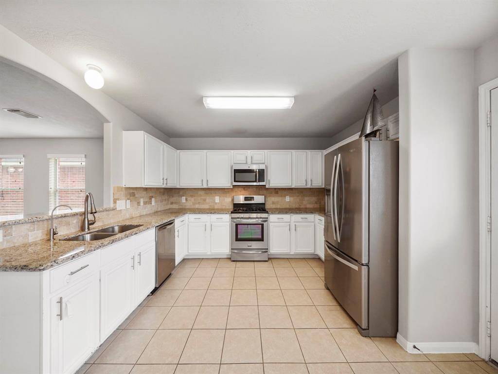 Great kitchen space with granite countertops, bar countertop.