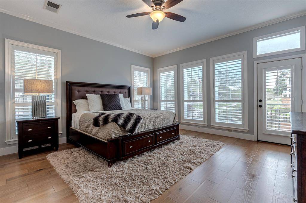 Large, priavte primary suite with access to the porch/deck