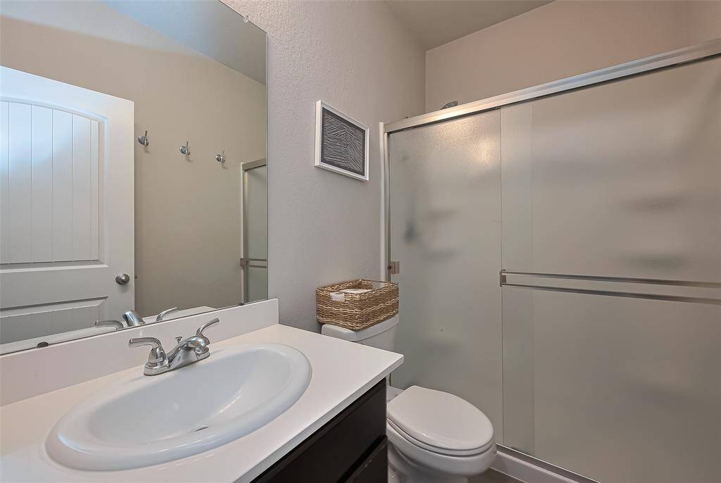 Secondary bathroom with full size shower.