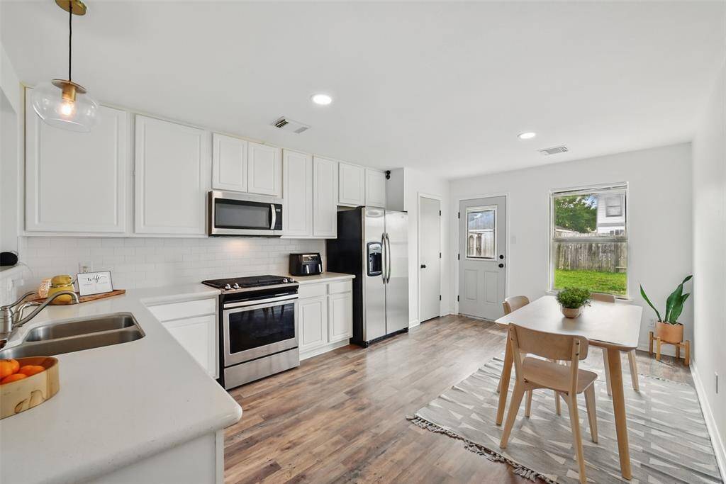 THE KITCHEN IS WELL EQUIPPED WITH STAINLESS STEEL APPLIANCES, DOUBLE UNDER-MOUNT SINK AND TRENDY SUBWAY BACK-SPLASH. THE KITCHEN/DINING COMBO IS SPACIOUS.