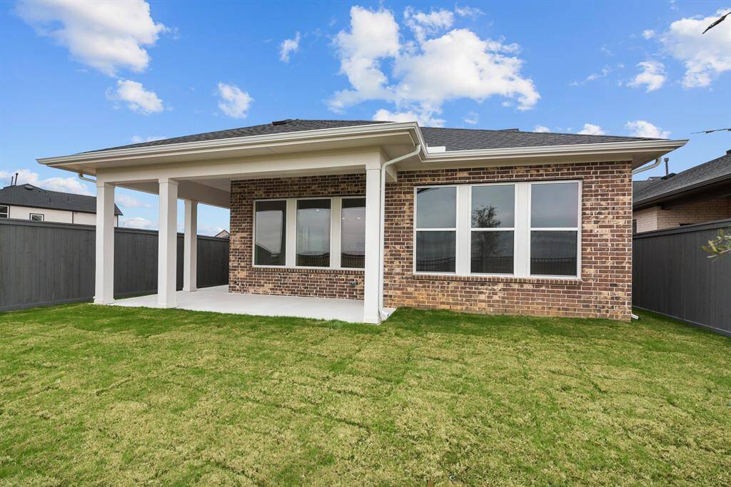 Welcome to The Harperville by David Weekley Homes. Move-In-Ready Now!