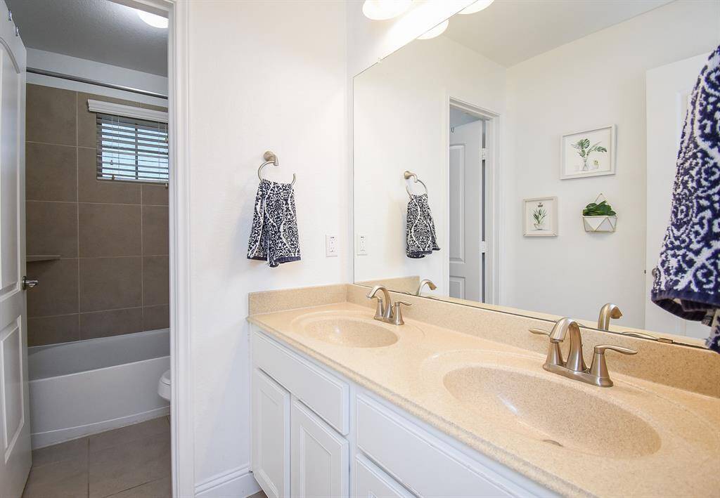 Bathroom for bedroom #4