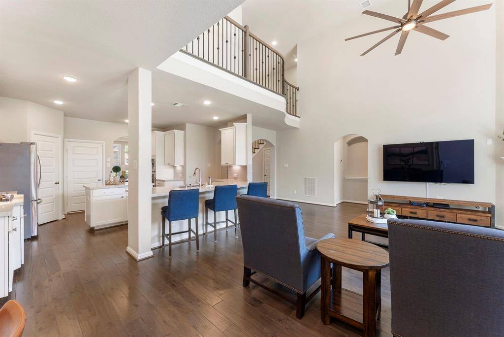 Breakfast bar has room for 3- 4 counter stools.