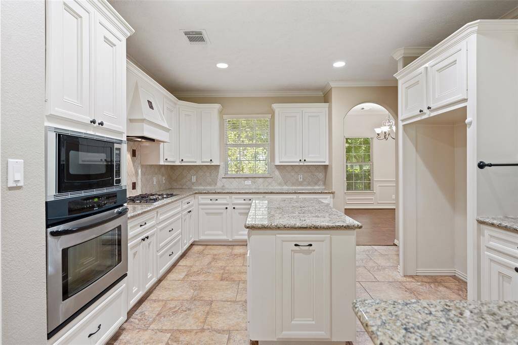 Bright, classic, and ready to inspire your next recipe! Plenty of storage and prep space with timeless granite counters and crisp white cabinetry for all your cooking and hosting dreams.