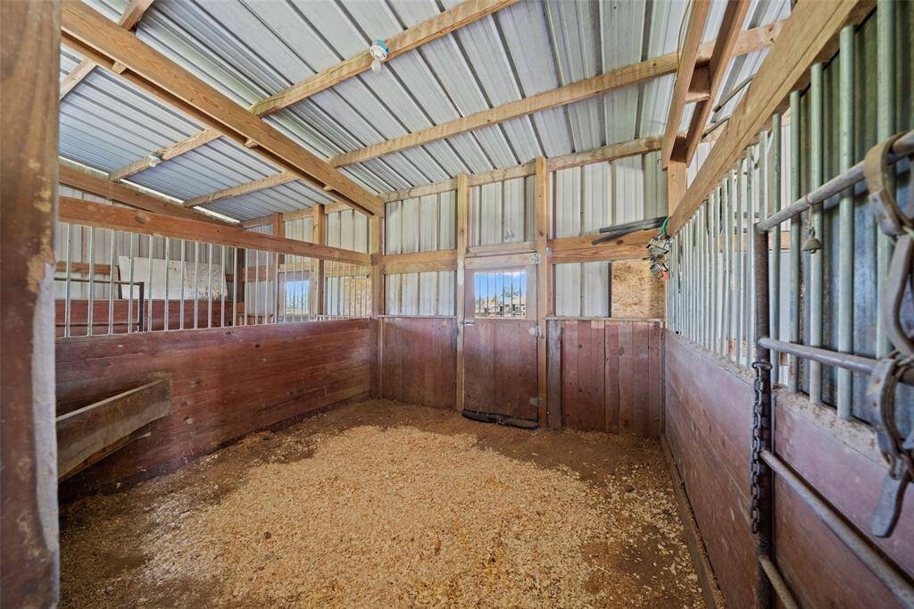 Spacious stalls with solid wood and pipe construction offer comfort and security for your animals. This setup is ideal for rotating livestock, overnight care, or housing show animals.