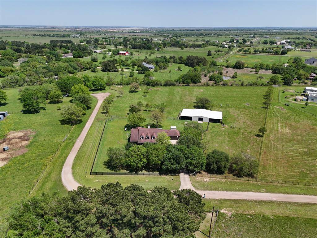 From above, you can see just how thoughtfully this property has been laid out—ready for livestock, recreation, or peaceful country living.