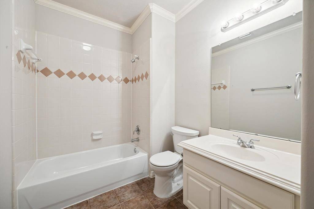 Secondary bathroom.
