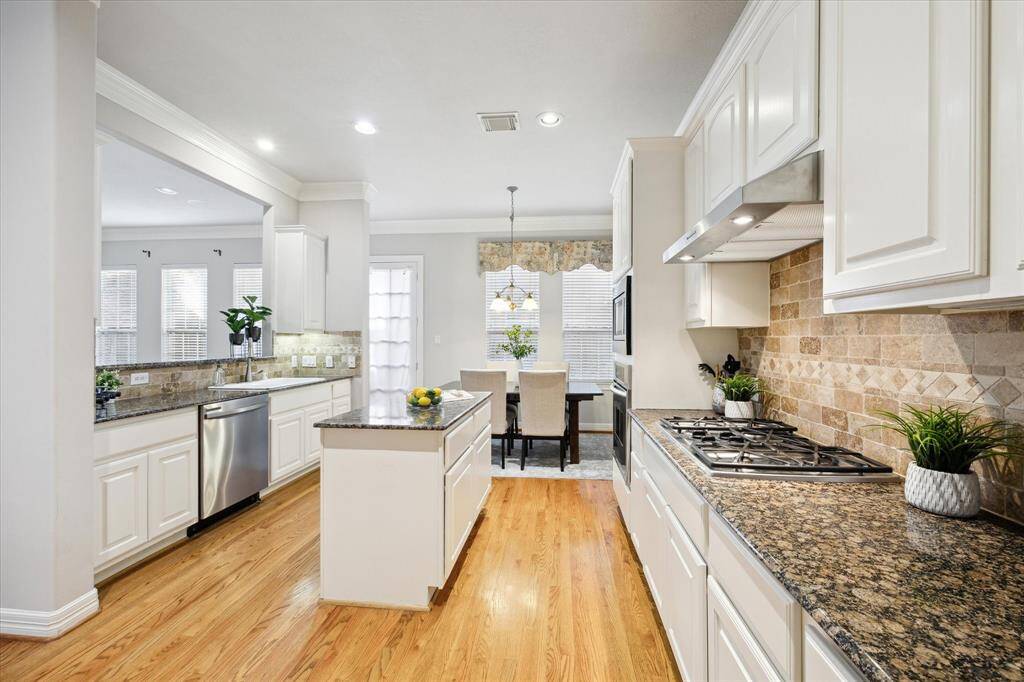 Look at this kitchen!