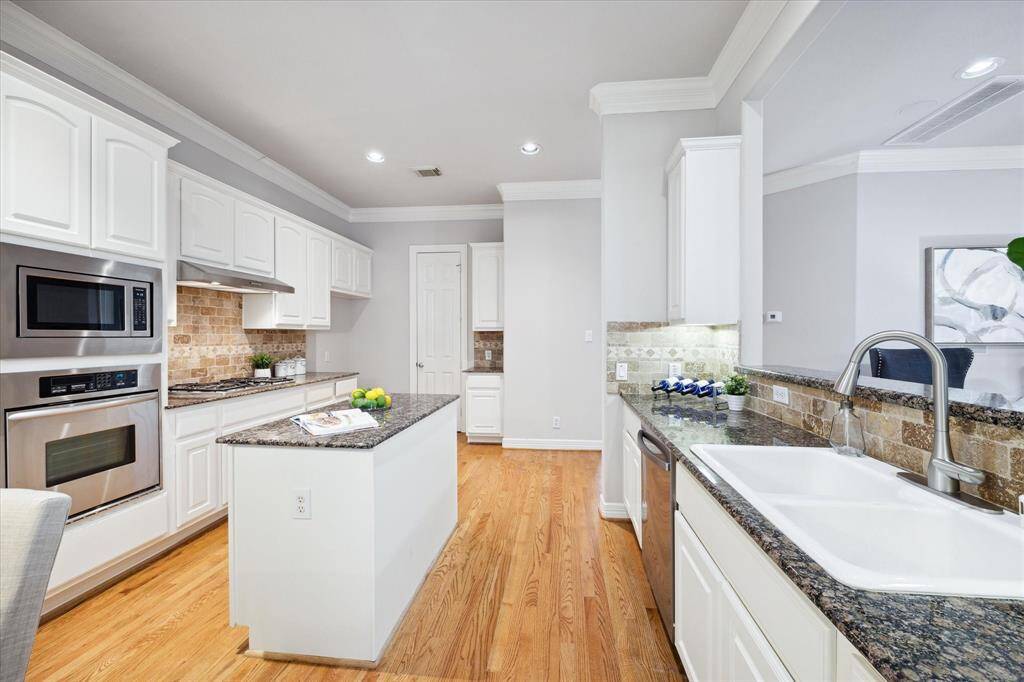 Tons of storage. Granite countertops and stainless steel appliances