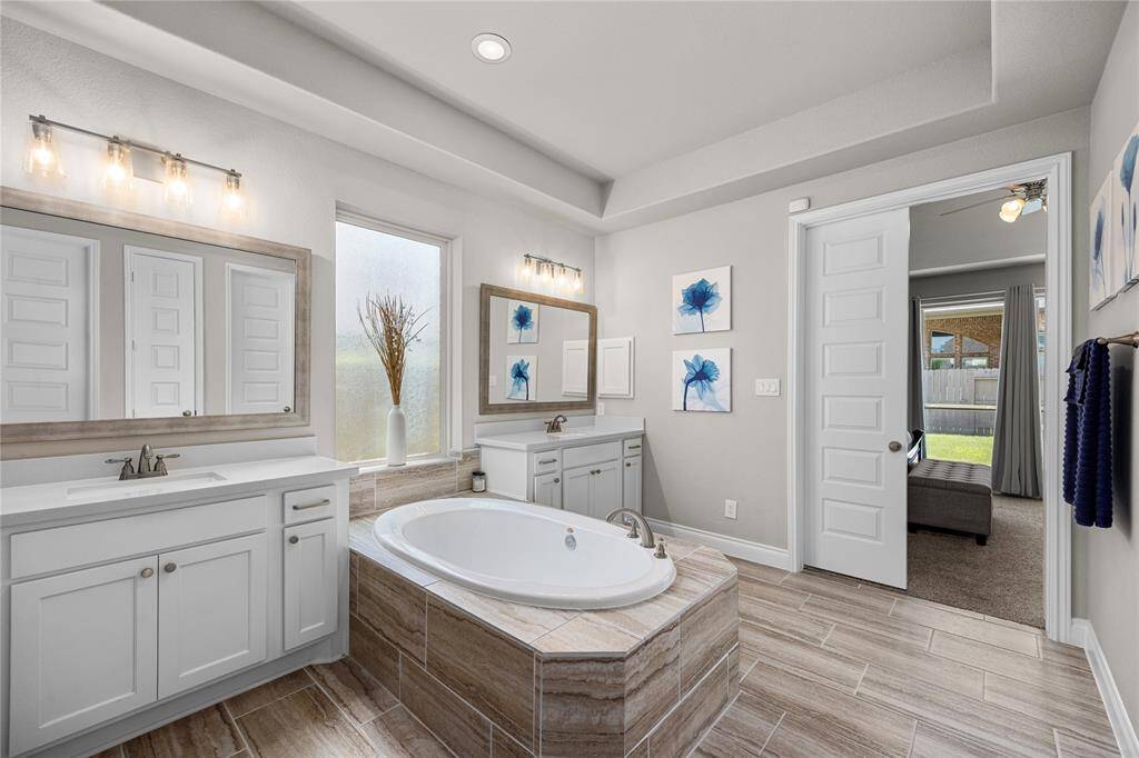 Spa-like garden tub