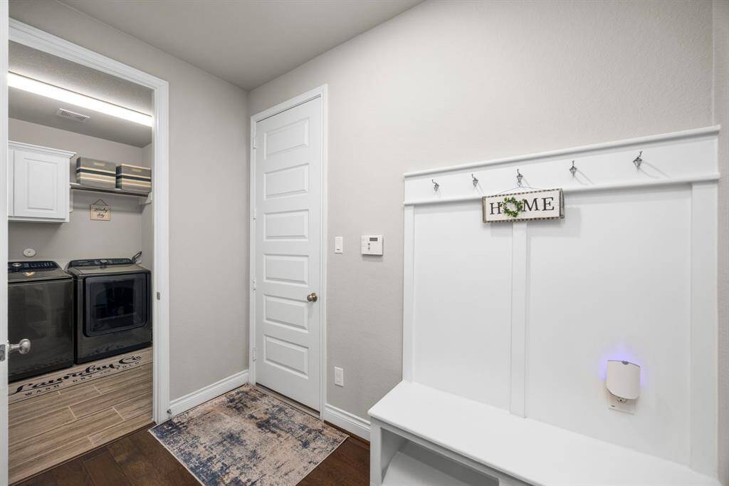 Laundry room / mudroom area