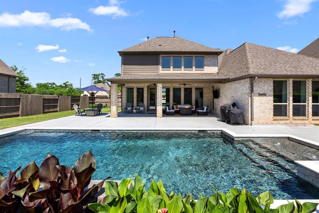 Large family pool