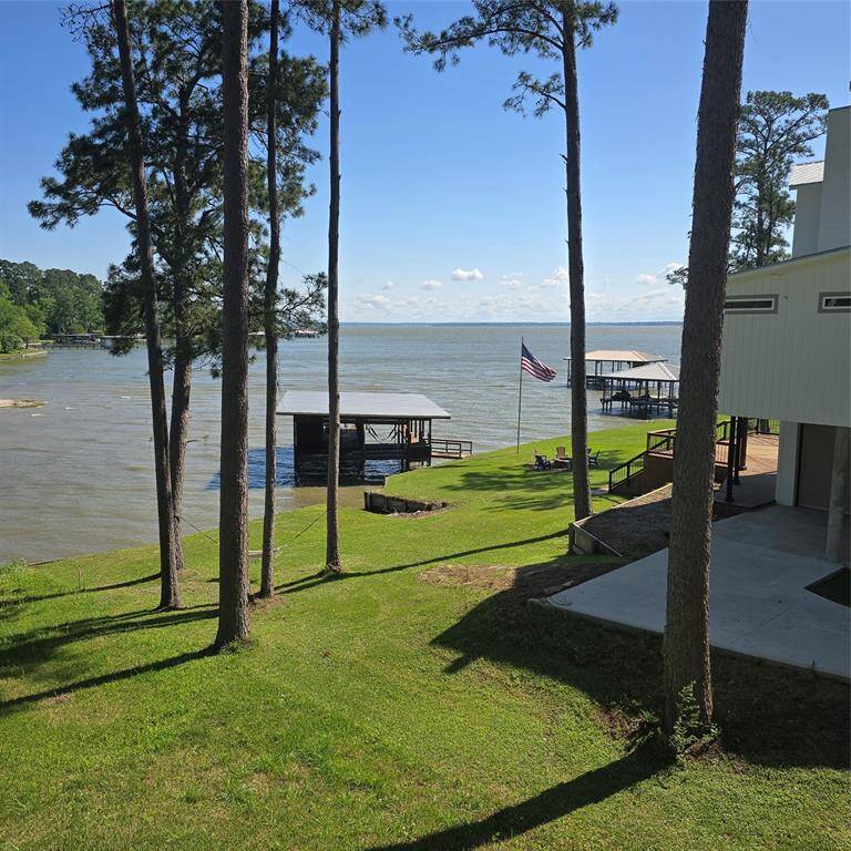 INCREDIBLE LAKE VIEWS