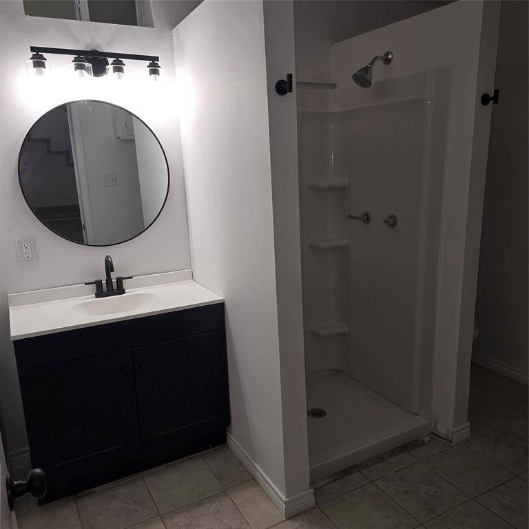 GAMEROOM BATH 3