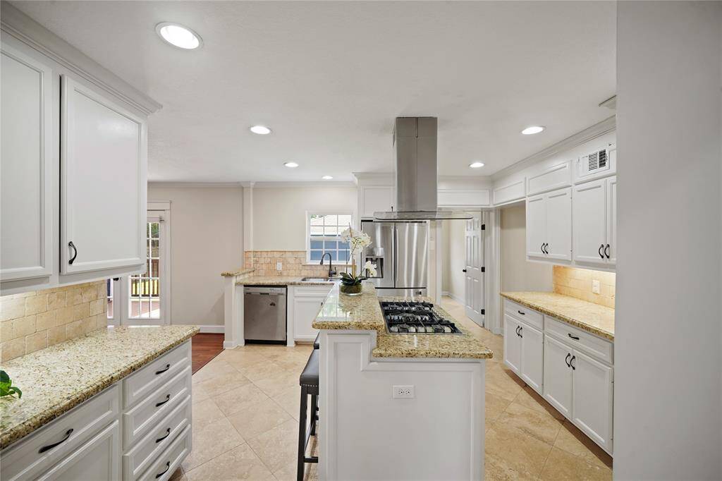 Equipped with thoughtful design and abundant storage. Don’t miss the laundry room, which includes a convenient door for easy access to your detached garage.