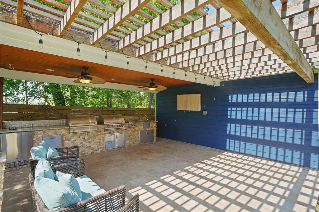 Enjoy your very own fabulous 400 sq ft outdoor retreat, complete with dual grills, charcoal and natural gas, a built-in burner, and a fully equipped sink.