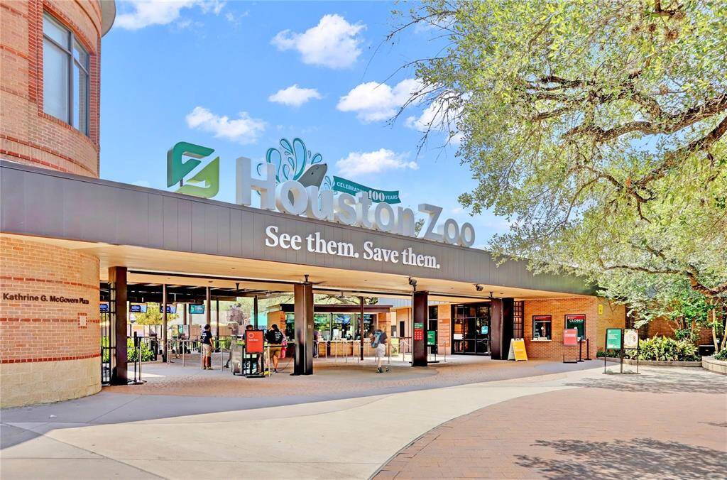 Houston Zoo is just 7 minutes away.
