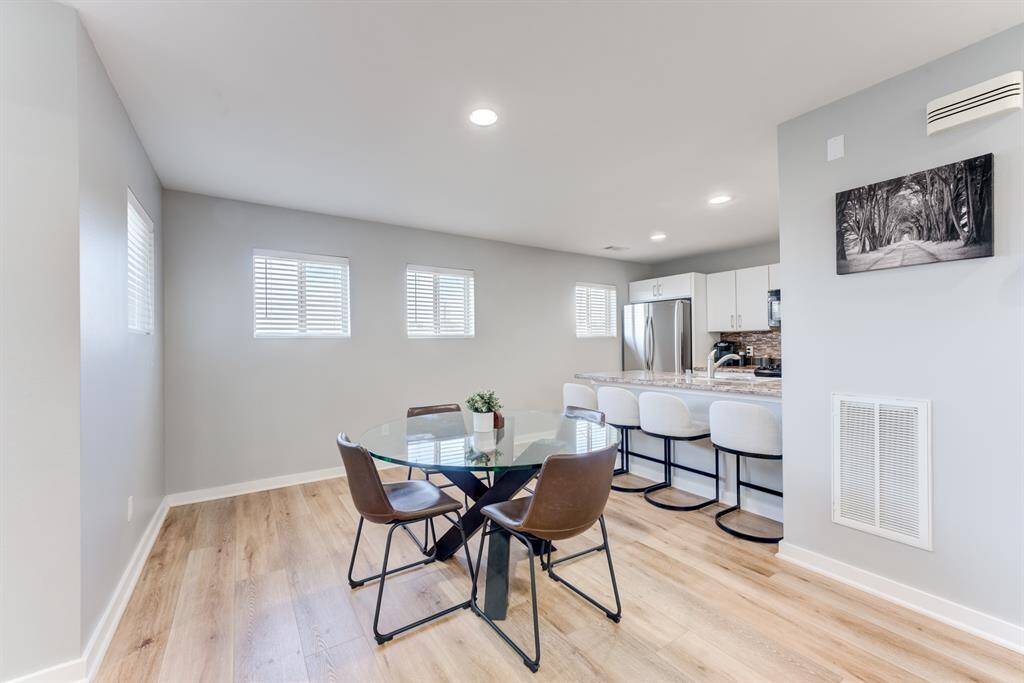 Breakfast / Dining area to enjoy!