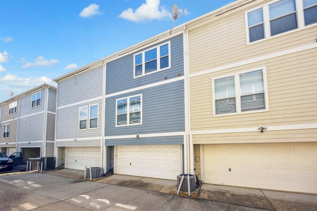 This property has it's own private, attached, 2-car garage!  In addition, it has lots of visitor parking in this community (just around the corner from this property)!