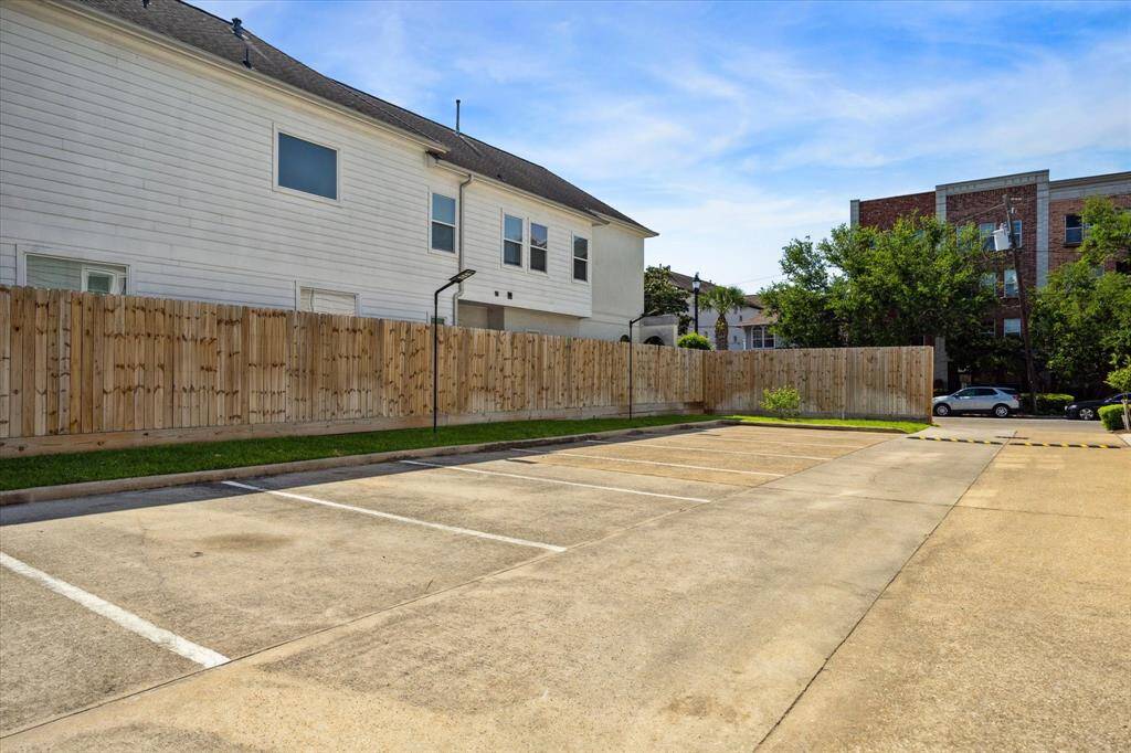 This property has it's own private, attached, 2-car garage!  In addition, it has lots of visitor parking in this community (just around the corner from this property)!  These spots are for this community only and in addition to all the street parking in the area!  Lots of spaces for when you’re entertaining friends and family!