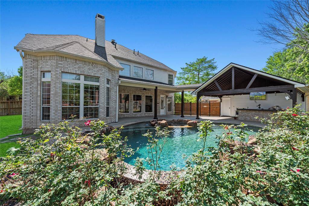 Resort-style backyard with a beautiful pool w/spa and a covered patio area equipped with an outdoor kitchen and entertainment space!