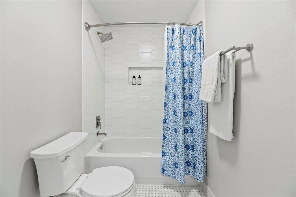 Rain head shower and picket subway tile elevate this shower.