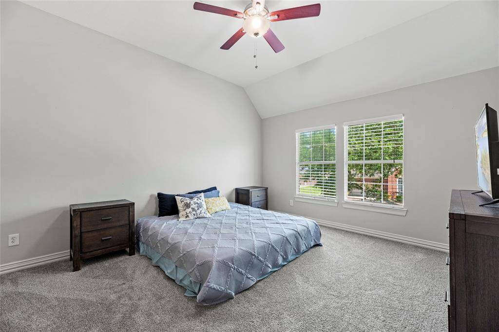 This secondary room is also an en suite.
