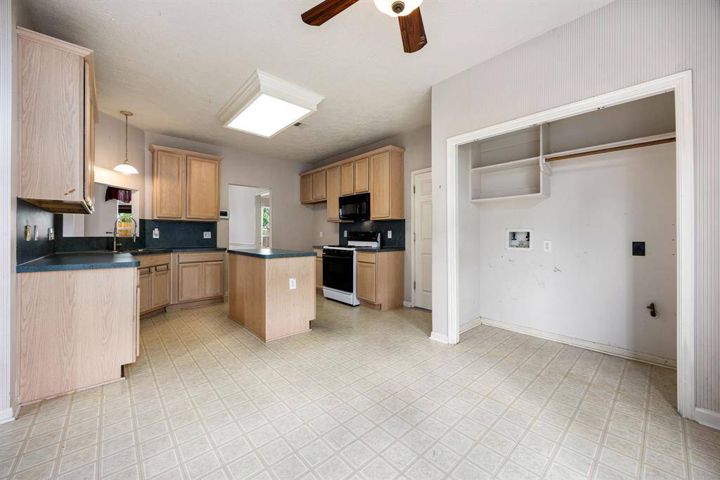 Another view of the kitchen. Sensible island will certainly come in handy!