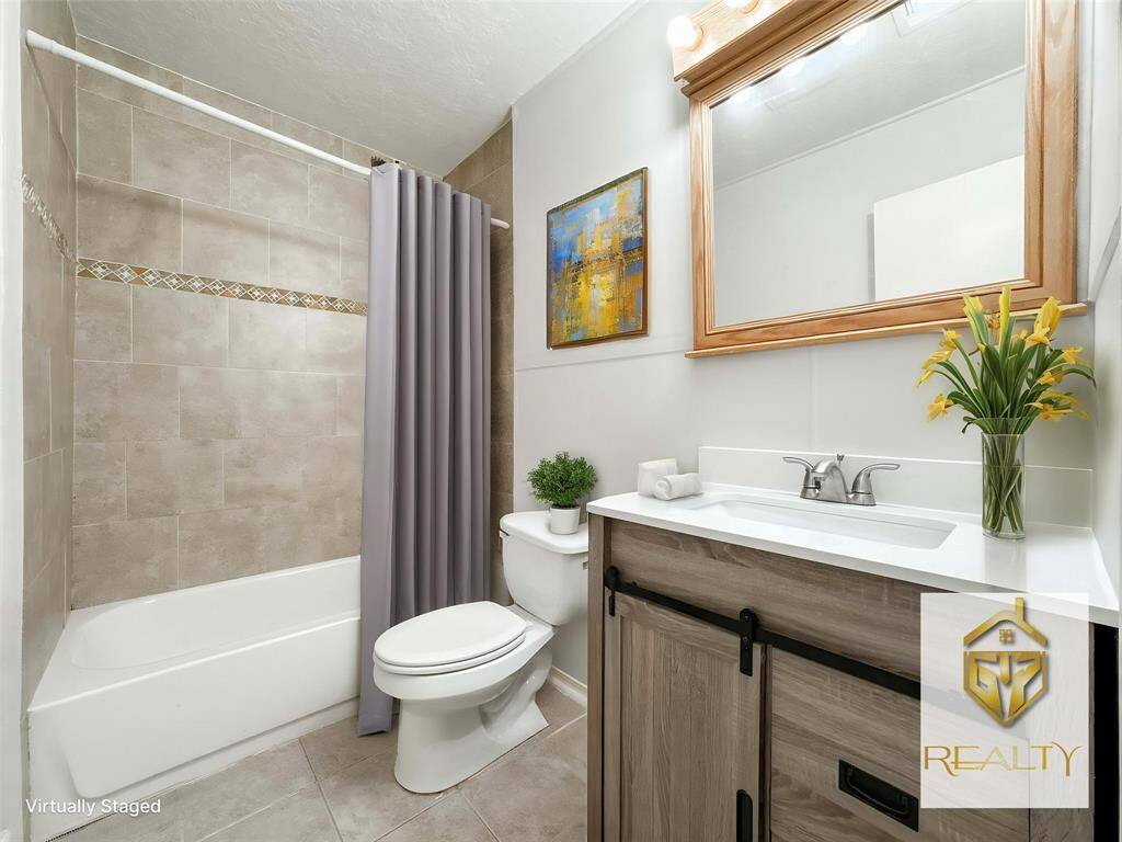 2nd full bathroom - virtualy staged.