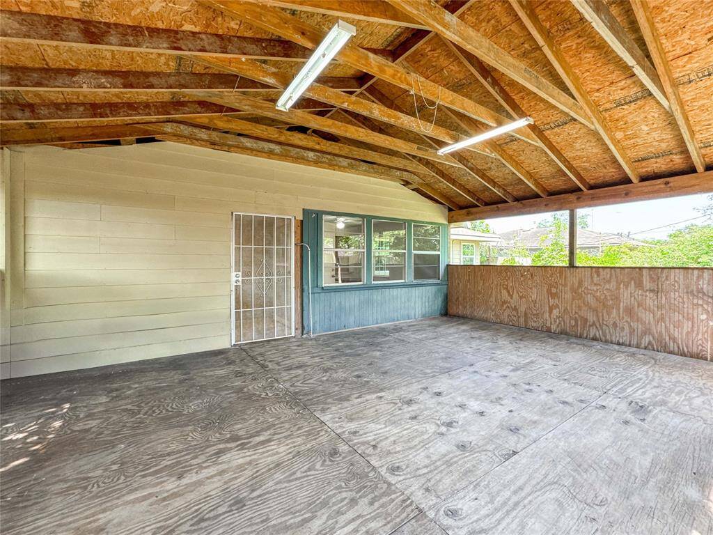 Inviting covered back patio, perfect for outdoor dining and relaxation. Enjoy the spacious backyard, ideal for gardening or play