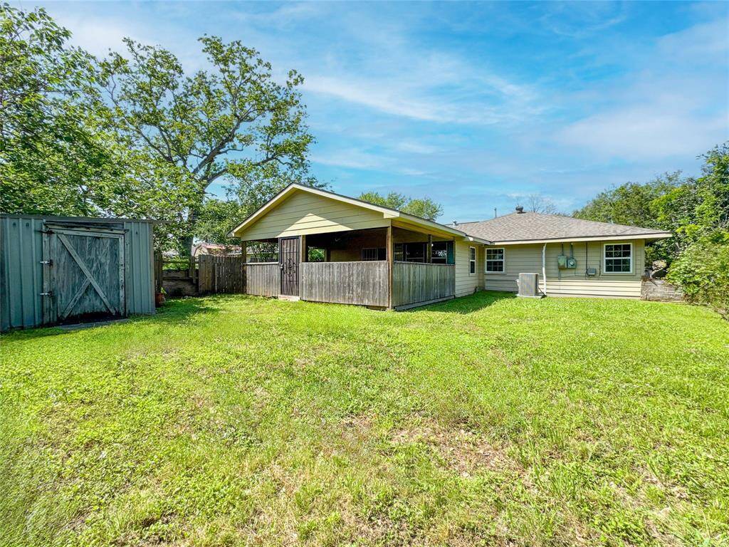 Expansive yard space offers endless possibilities for landscaping, gardening, or outdoor activities. A great area for family gatherings and play!