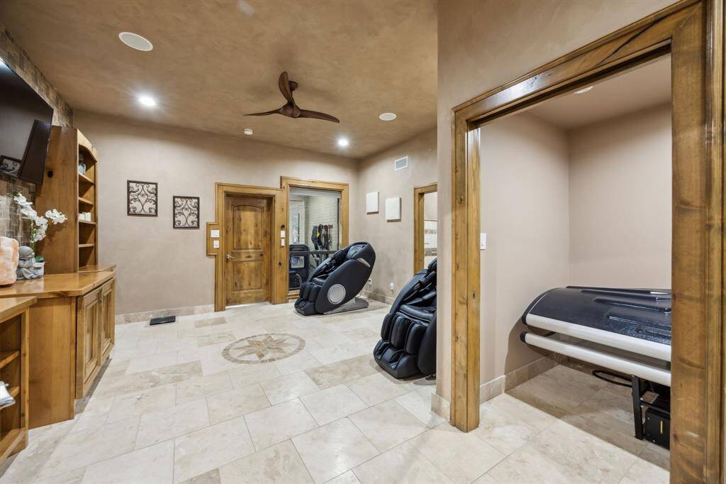 Relaxation room: steam, sauna, massage, bathroom