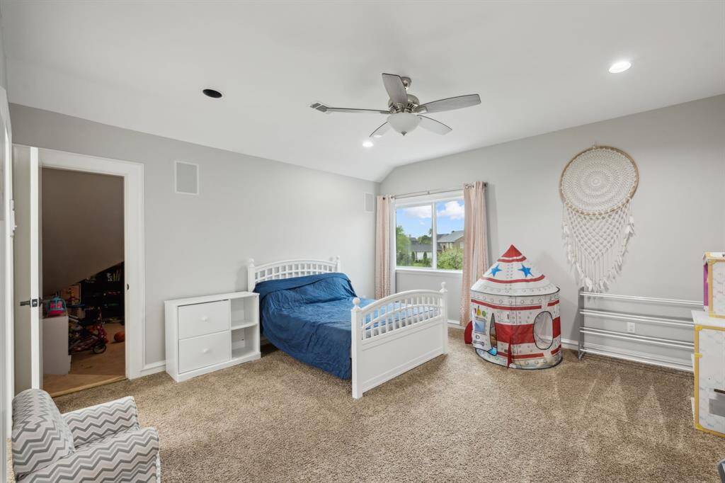 Upstairs secondary BR