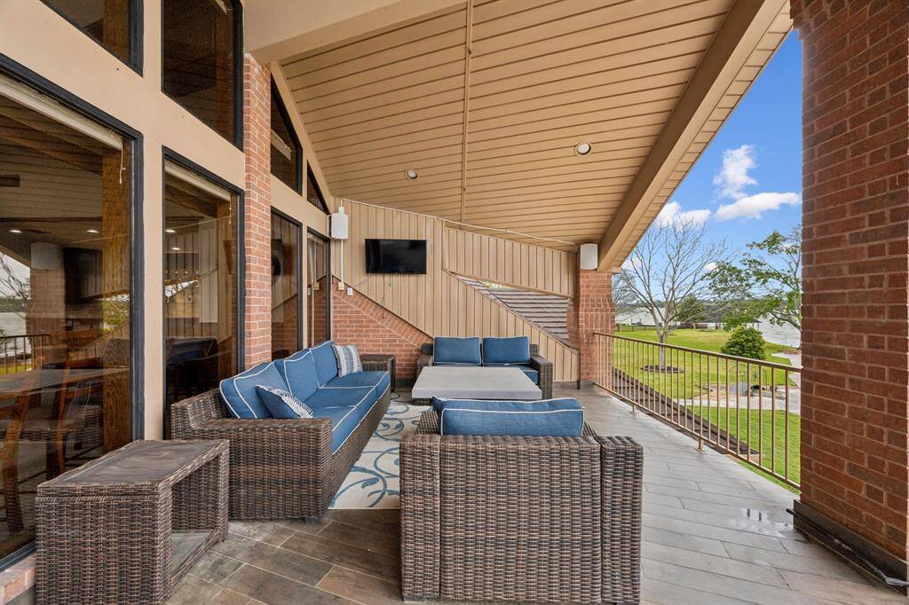 upstairs outdoor patio